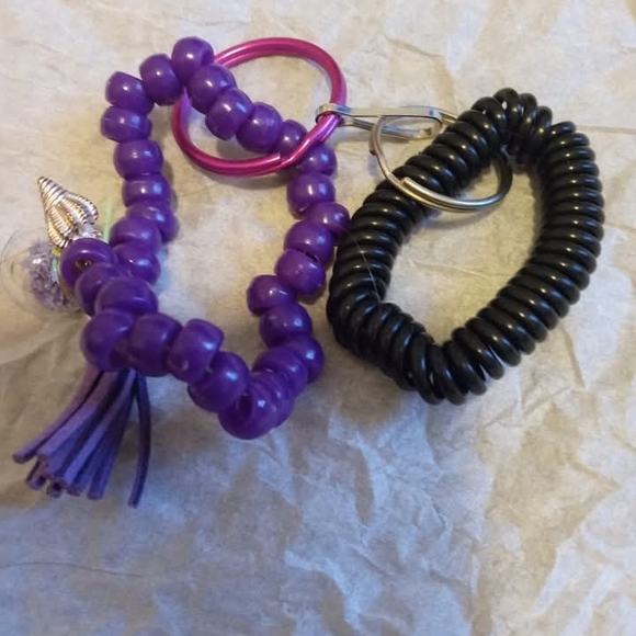 Handmade Red and Orange Beaded Keychain - Picture 3 of 9